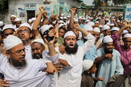 1348395437-muslims-protest-anti-islam-film-during-strike-in-dhaka_1471282